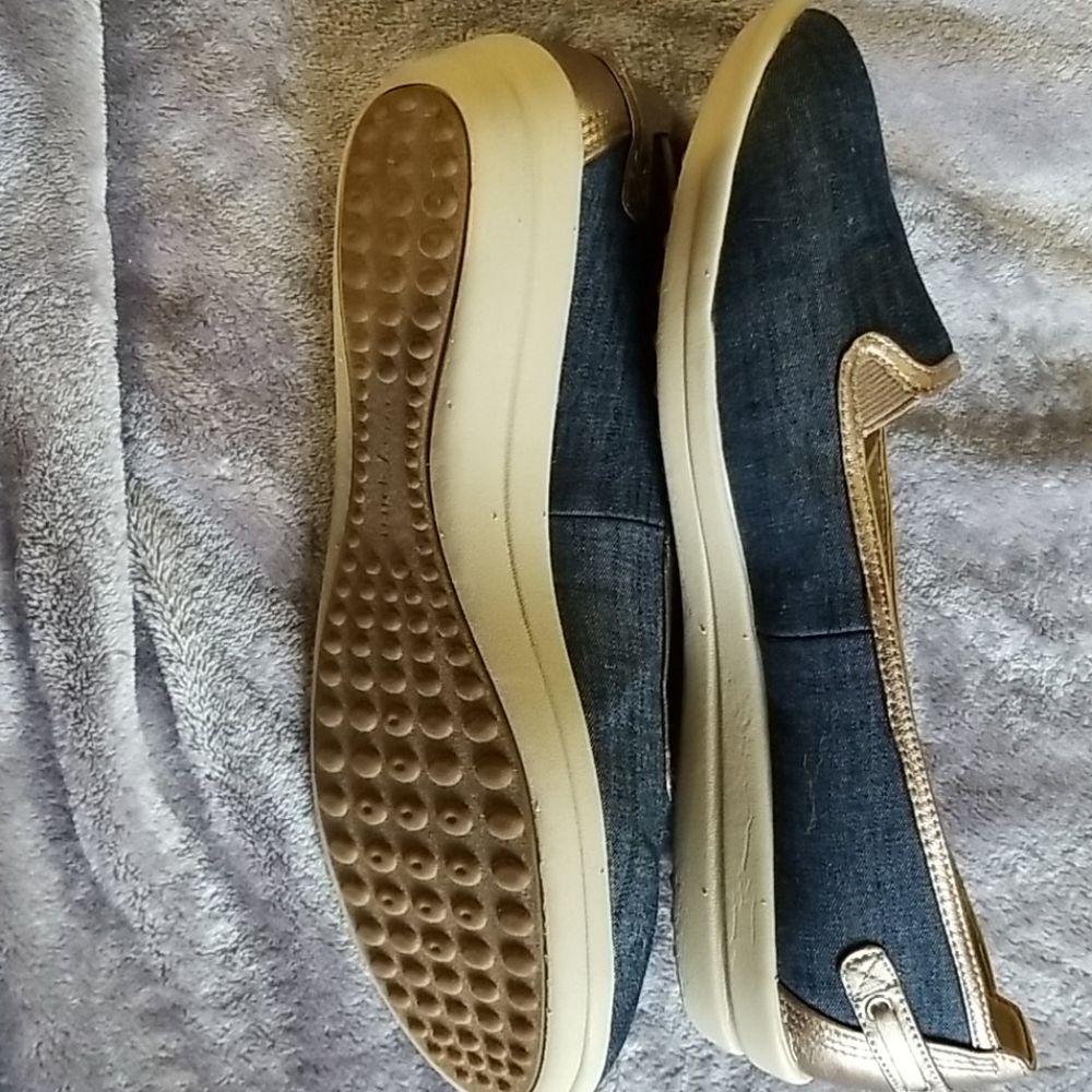 Easy Spirit slip ins. Never worn.